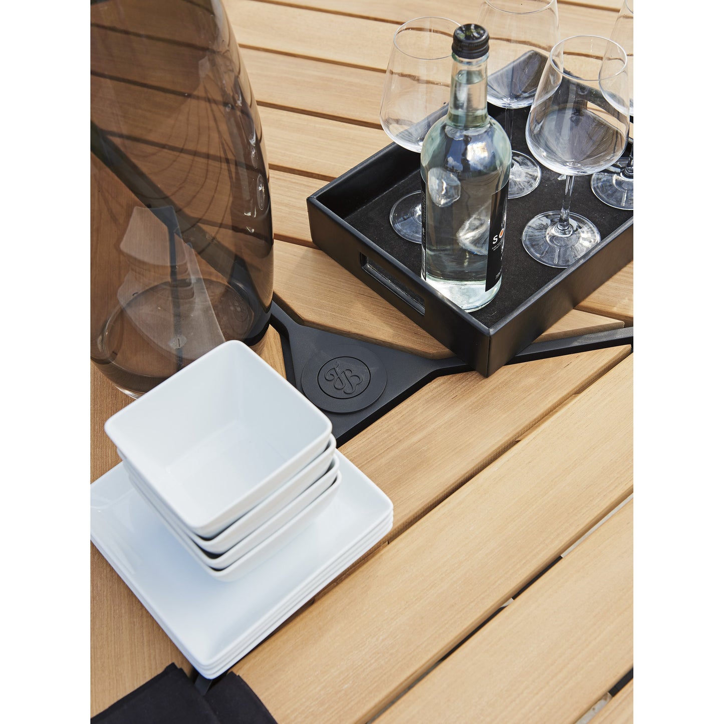 003 SR-836760 | Closeup | South Beach Round Dining Table by Tommy Bahama Outdoor. Made from unique in a modern style.