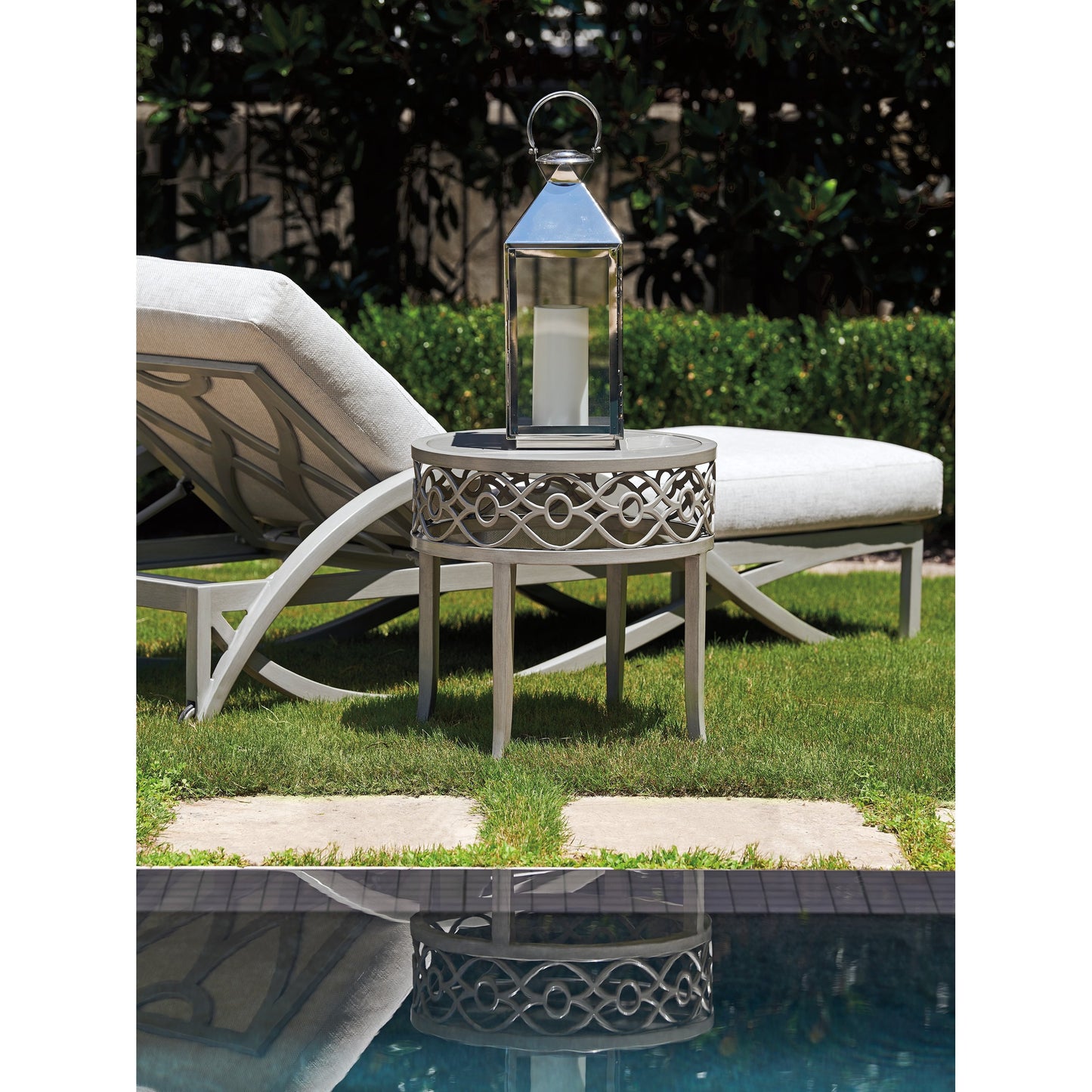 004 SI-1770912 | Lifestyle | Silver Sands Round End Table by Tommy Bahama Outdoor in gray oyster shell. Made from unique in a transitional style.