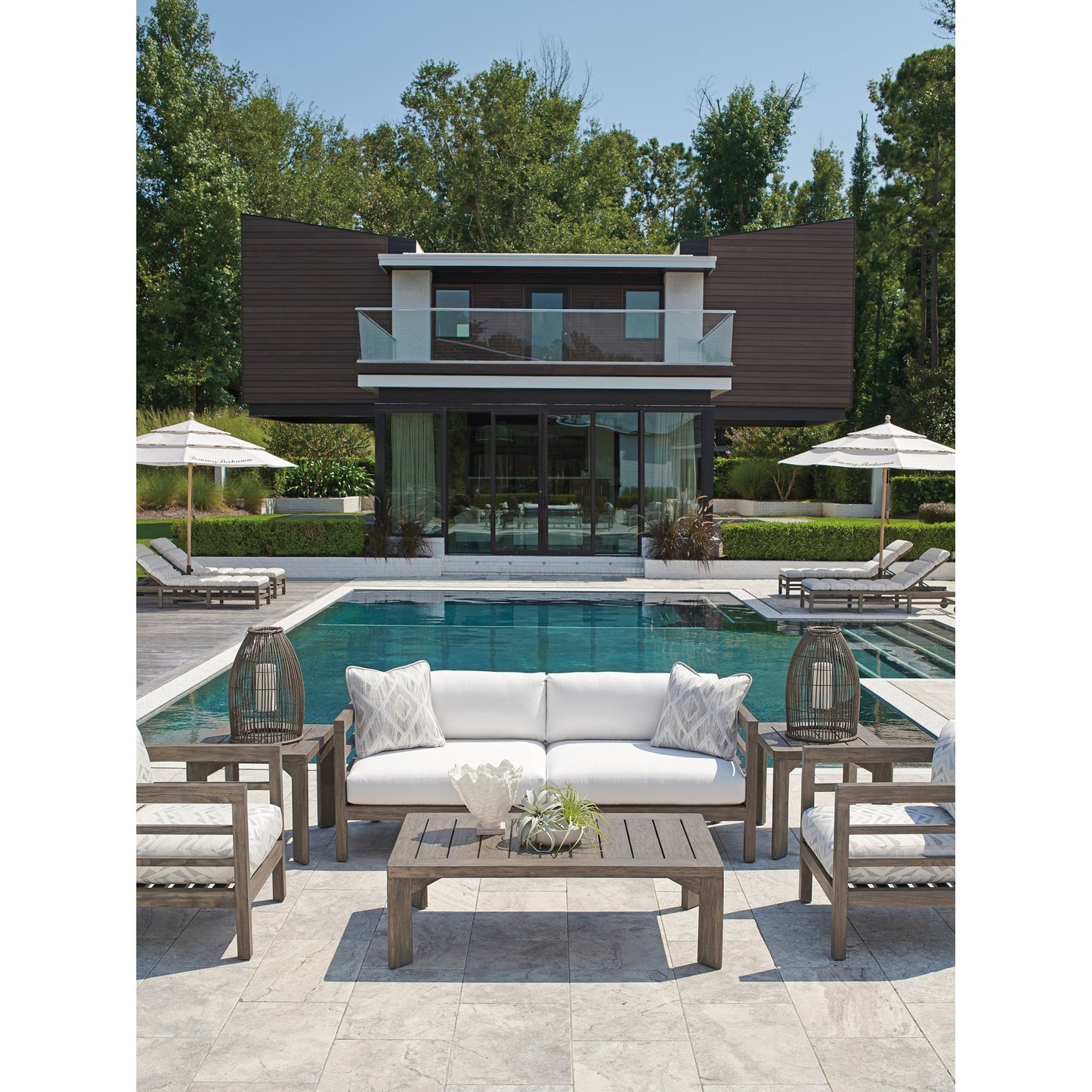 006 SI-1770884 | Lifestyle | La Jolla Cocktail Table by Tommy Bahama Outdoor in vintage. Made from unique in a coastal style.