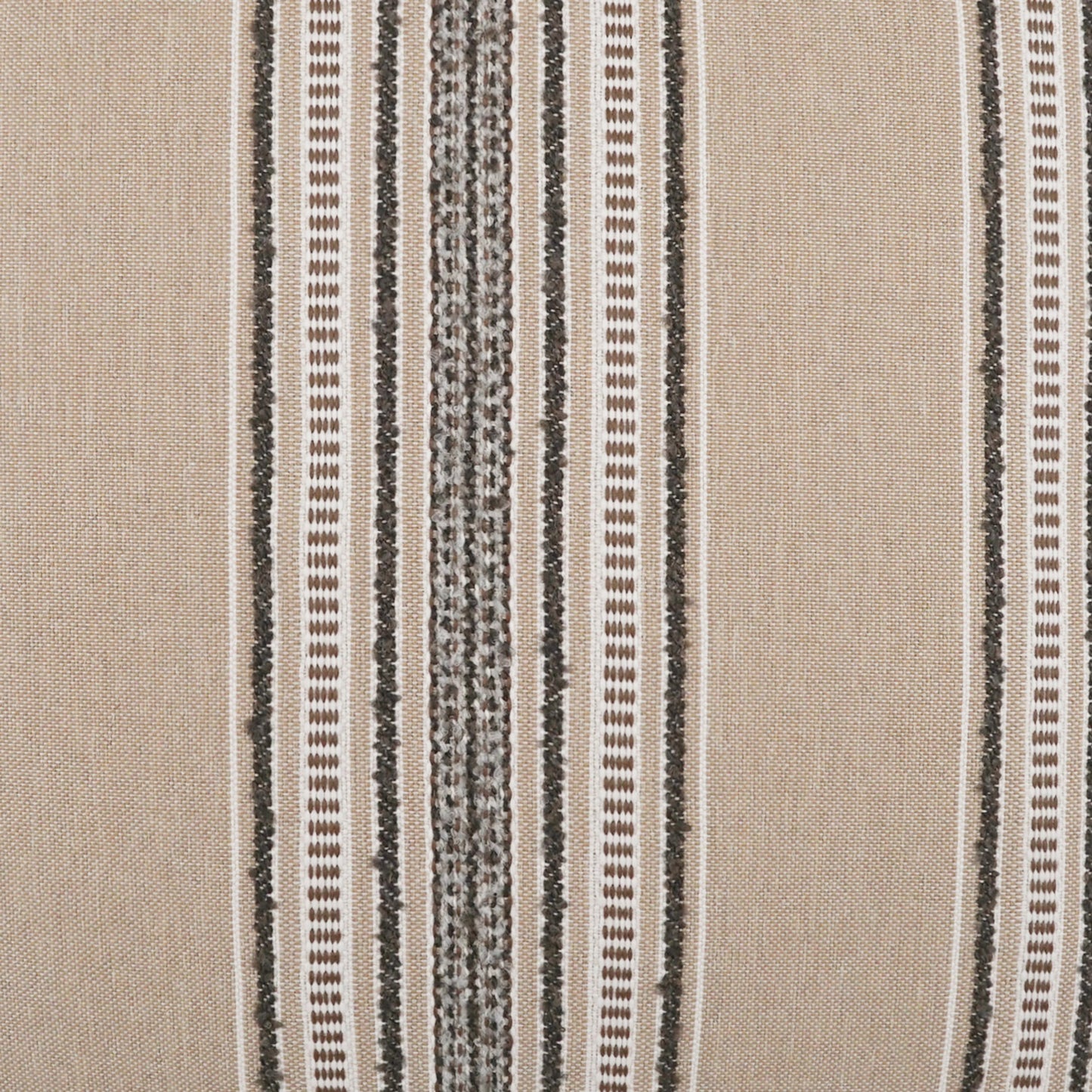 002 SI-2028113 | Additional Silo | Larsen Pillow by DV Kap Home. Made from 100% polypropylene in a modern style.