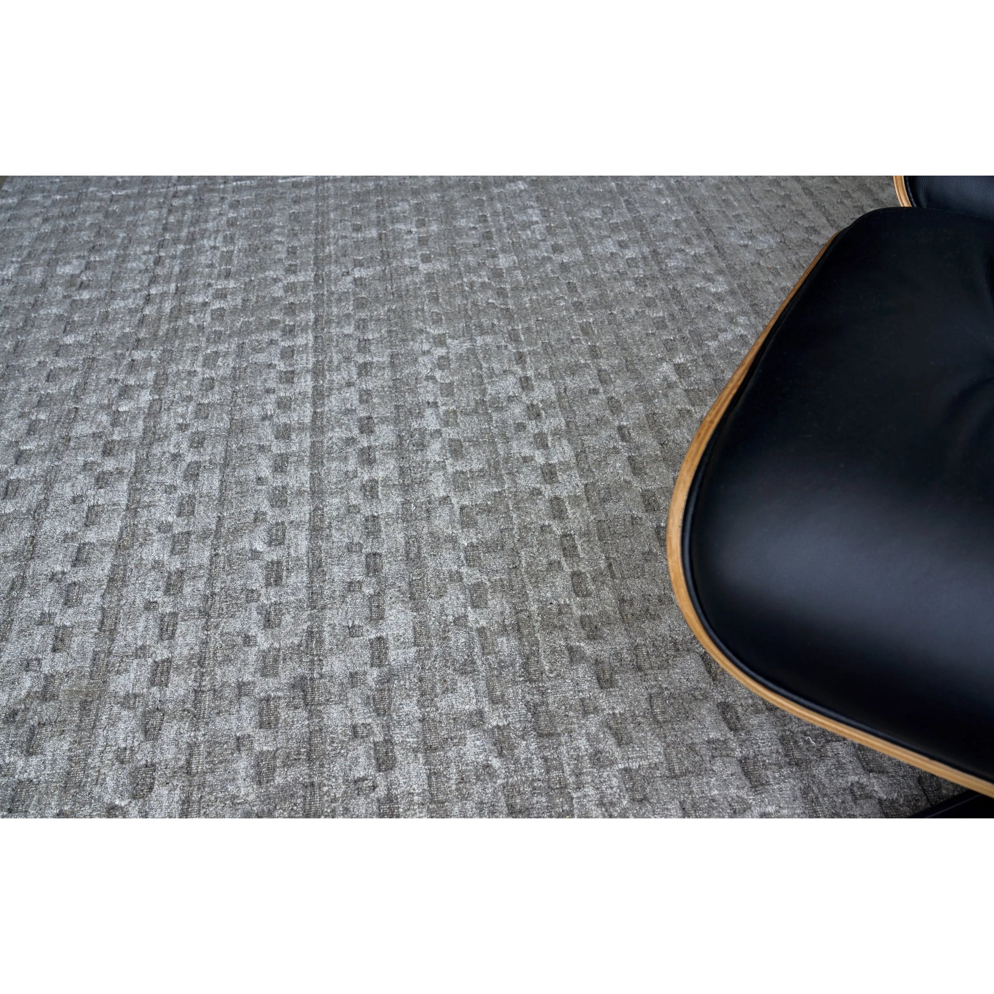 Monroe Silk 3969 Rug by Exquisite Rugs in taupe. Made from bamboo silk in a unique style.