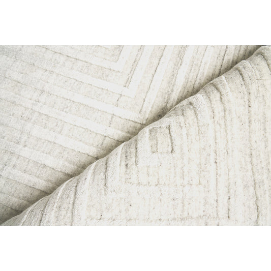 Castelli 3975 Rug by Exquisite Rugs in ivory. Made from bamboo silk, cotton in a unique style.