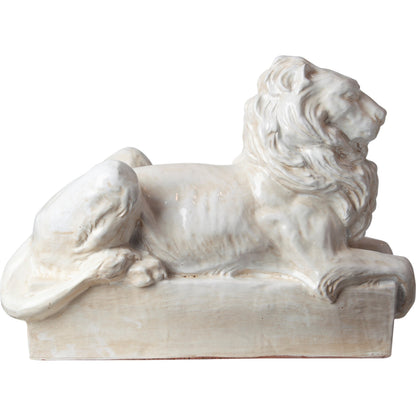 Lion Sculpture by Global Views. Made from italian ceramic in a cottage & farmhouse style.