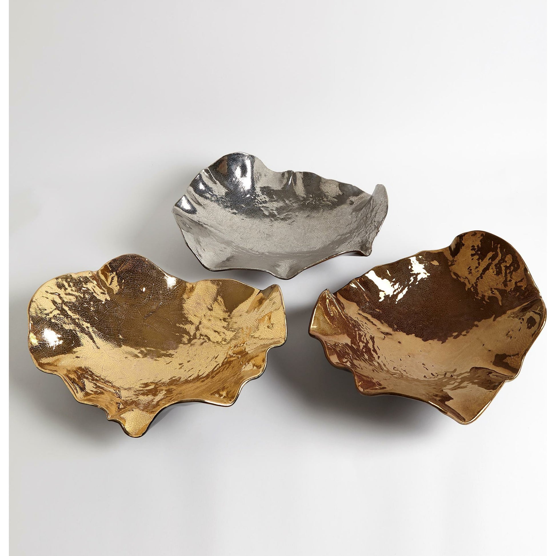 Wave Platter by Global Views. Made from ceramic in a eclectic & global style.