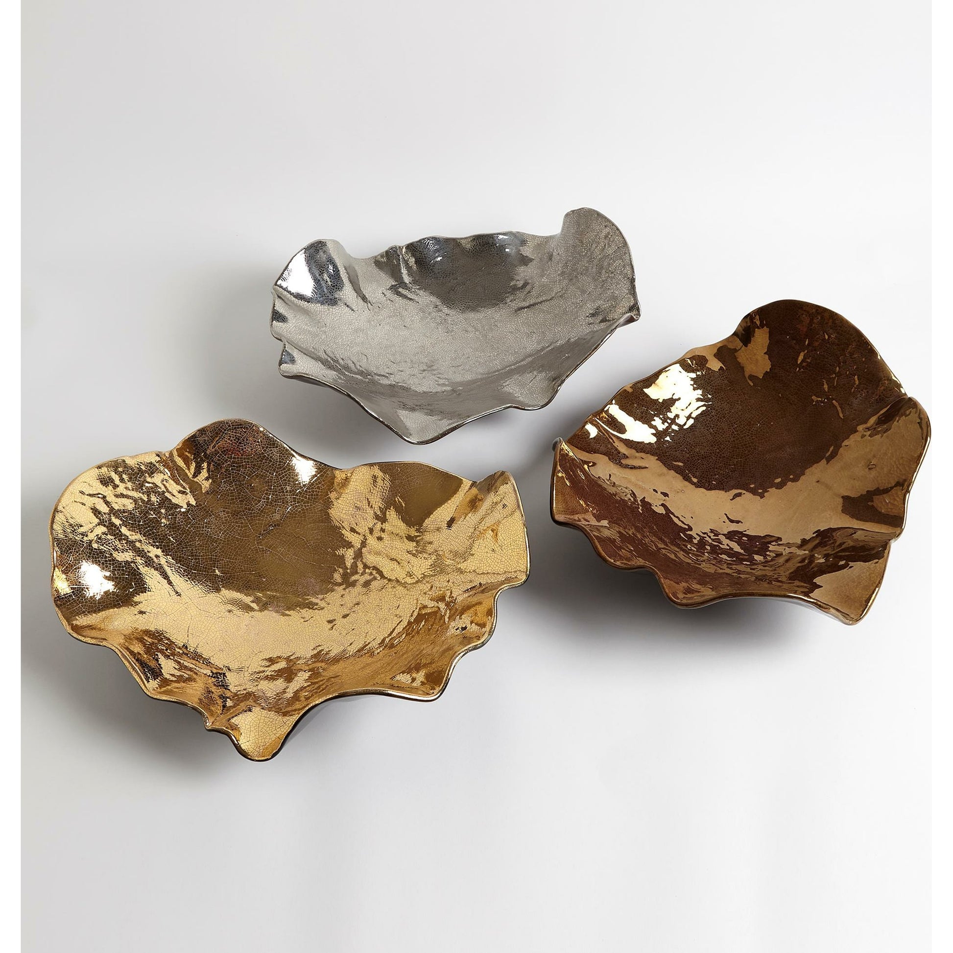 Wave Platter by Global Views. Made from ceramic in a eclectic & global style.