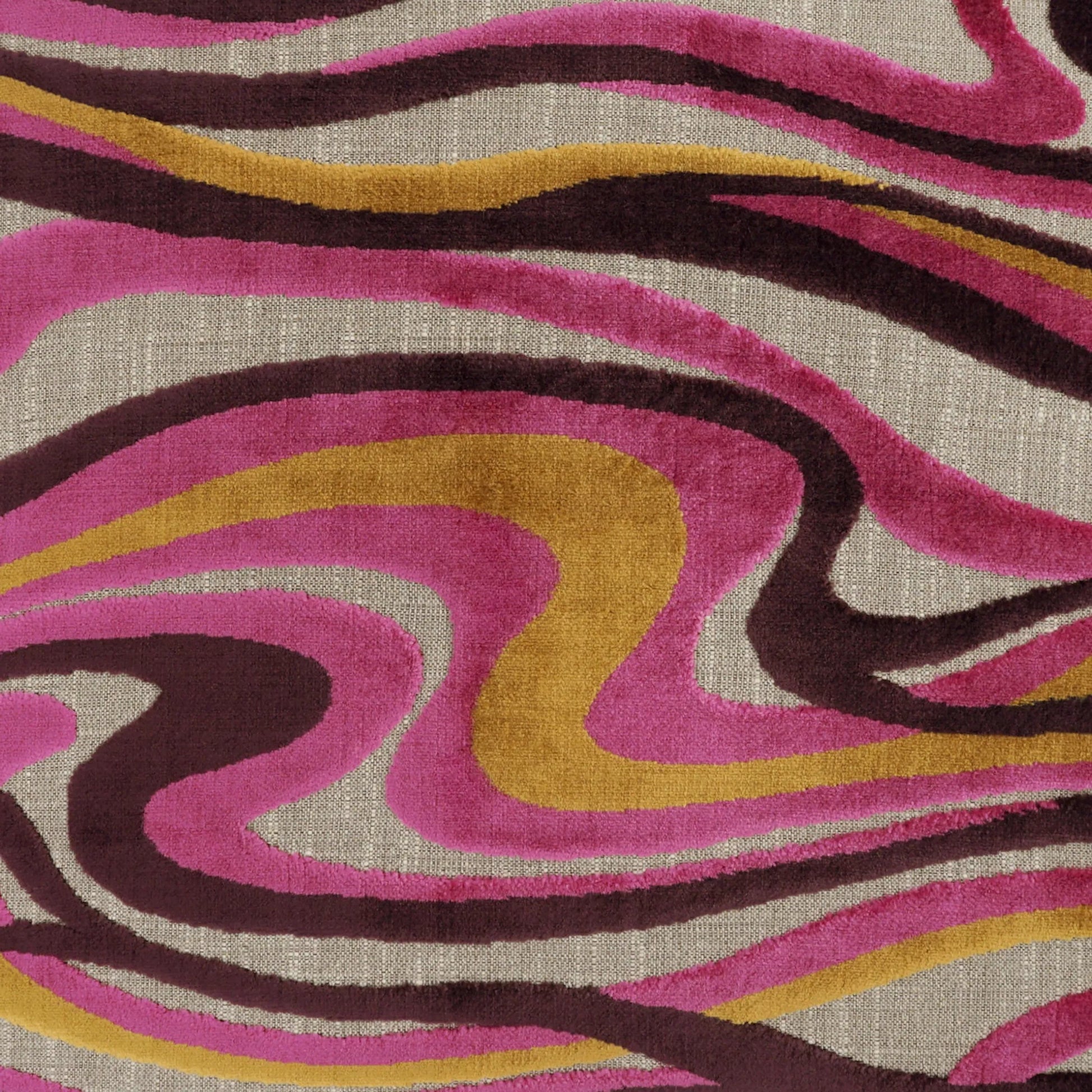 Sway Pillow by DV Kap Home. Made from 48% viscose, 32% cotton, 20% polyester in a transitional style.