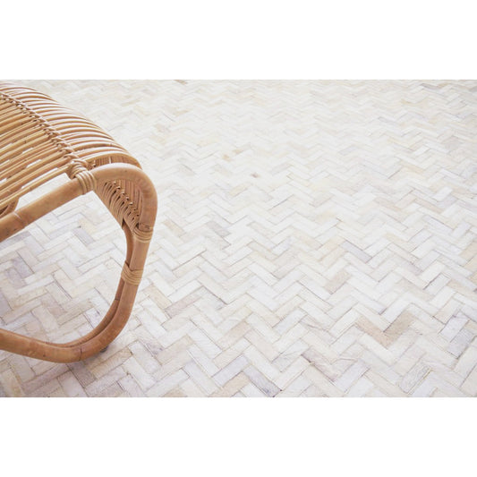 Mosaic Leather 4055 Rug by Exquisite Rugs in ivory. Made from leather hide in a unique style.
