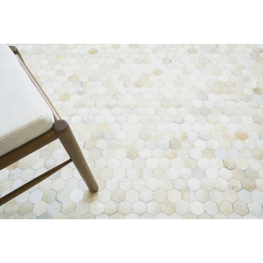 Mosaic Leather 4058 Rug by Exquisite Rugs in ivory. Made from leather hide in a unique style.