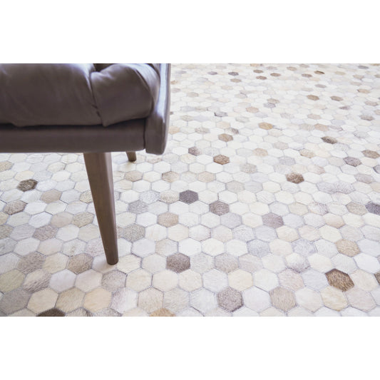 Mosaic Leather 4059 Rug by Exquisite Rugs in silver. Made from leather hide in a unique style.
