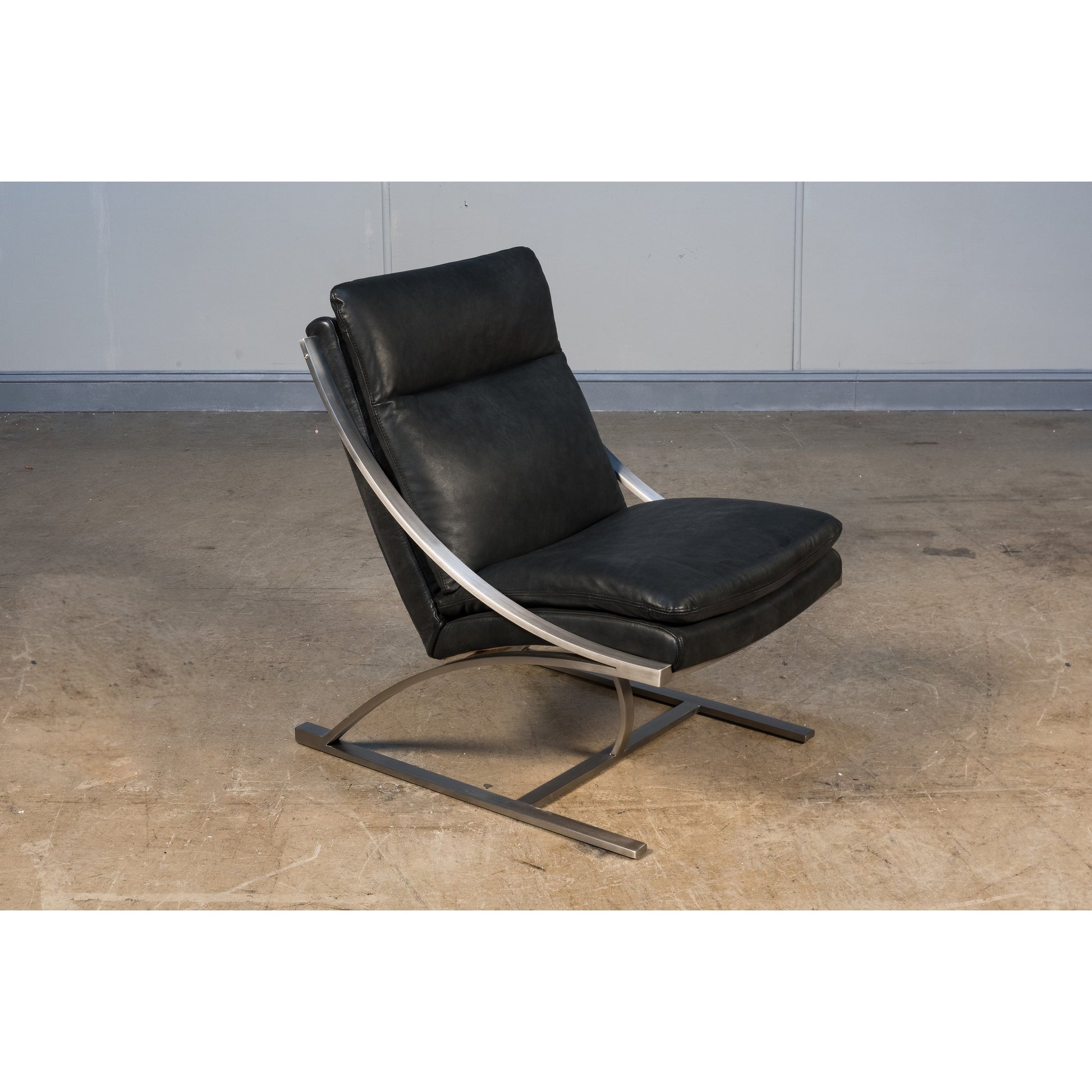 Mc Queen Chair by Sarreid Ltd. in brown and vintage cigar leather. Made from leather in a modern style.