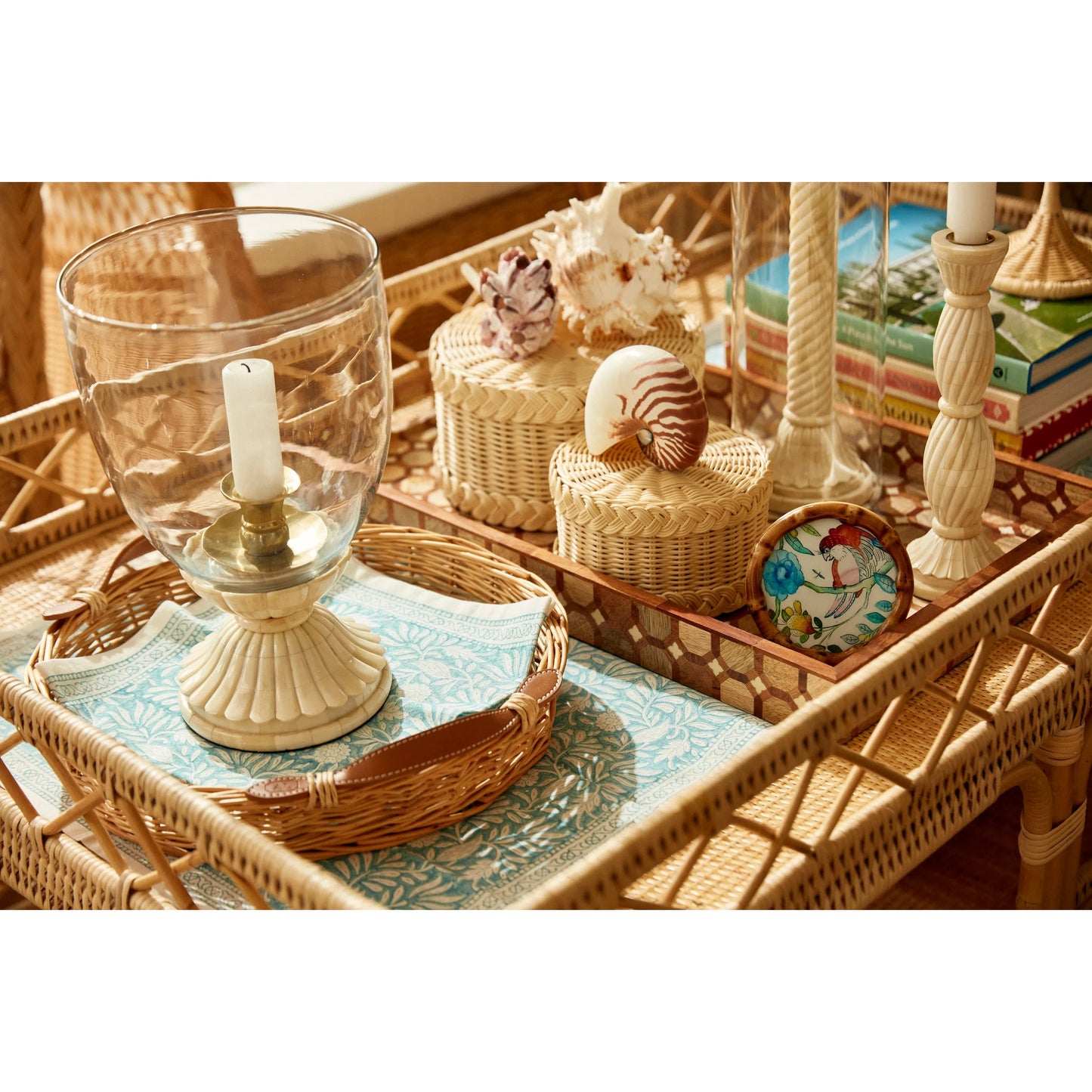 004 SI-2452996 | Lifestyle | Beaumont Hurricane by Chelsea House in white, cream, clear. Made from glass, bone in a modern style.