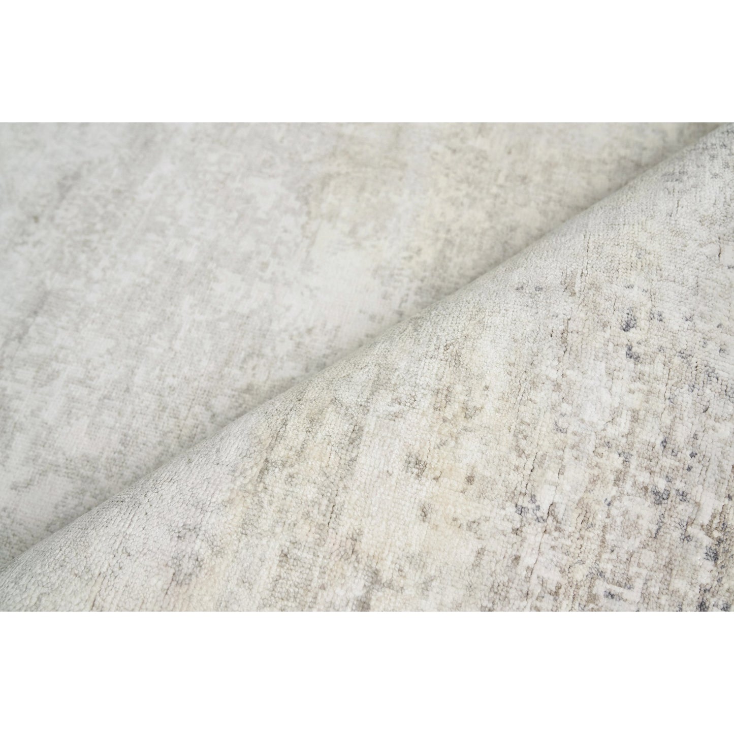 024 SI-2101248,SI-2222046,SI-2293691,SI-2384080,SI-2384081 | Closeup | Fine Pure Silk Rug by Exquisite Rugs in silver, ivory. Made from silk in a unique style.