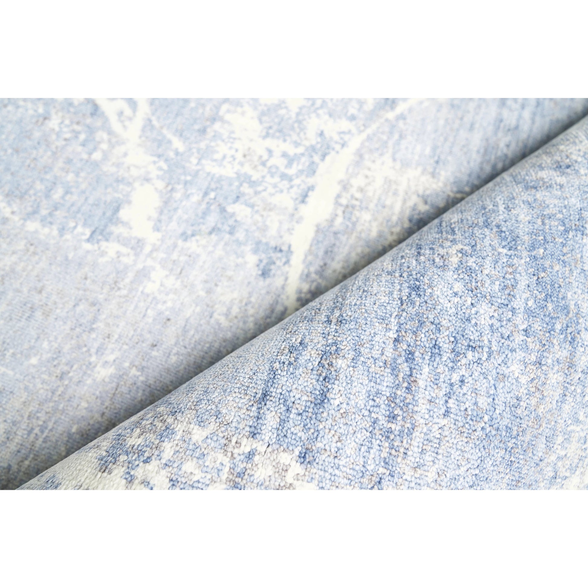 Fine Pure Silk 4225 Rug by Exquisite Rugs in blue, gray, ivory. Made from silk in a unique style.