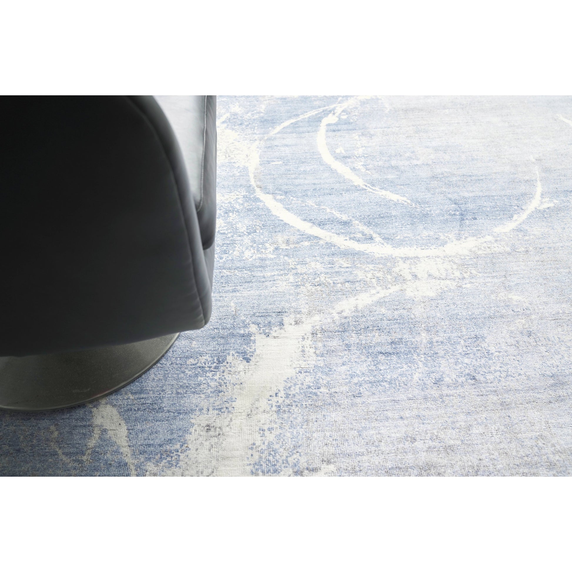 Fine Pure Silk 4225 Rug by Exquisite Rugs in blue, gray, ivory. Made from silk in a unique style.