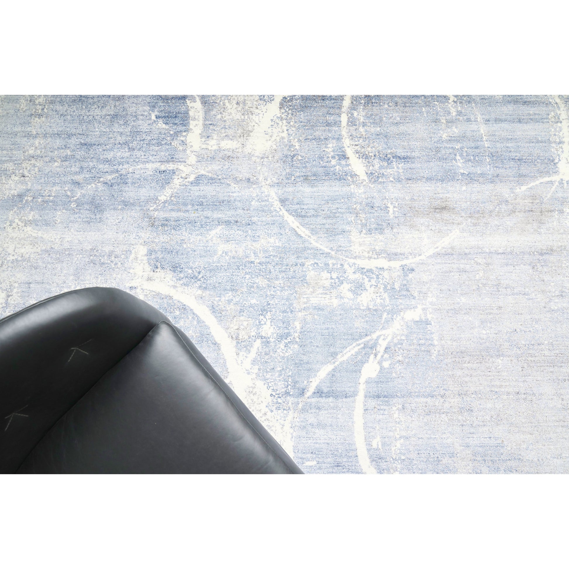 Fine Pure Silk 4225 Rug by Exquisite Rugs in blue, gray, ivory. Made from silk in a unique style.