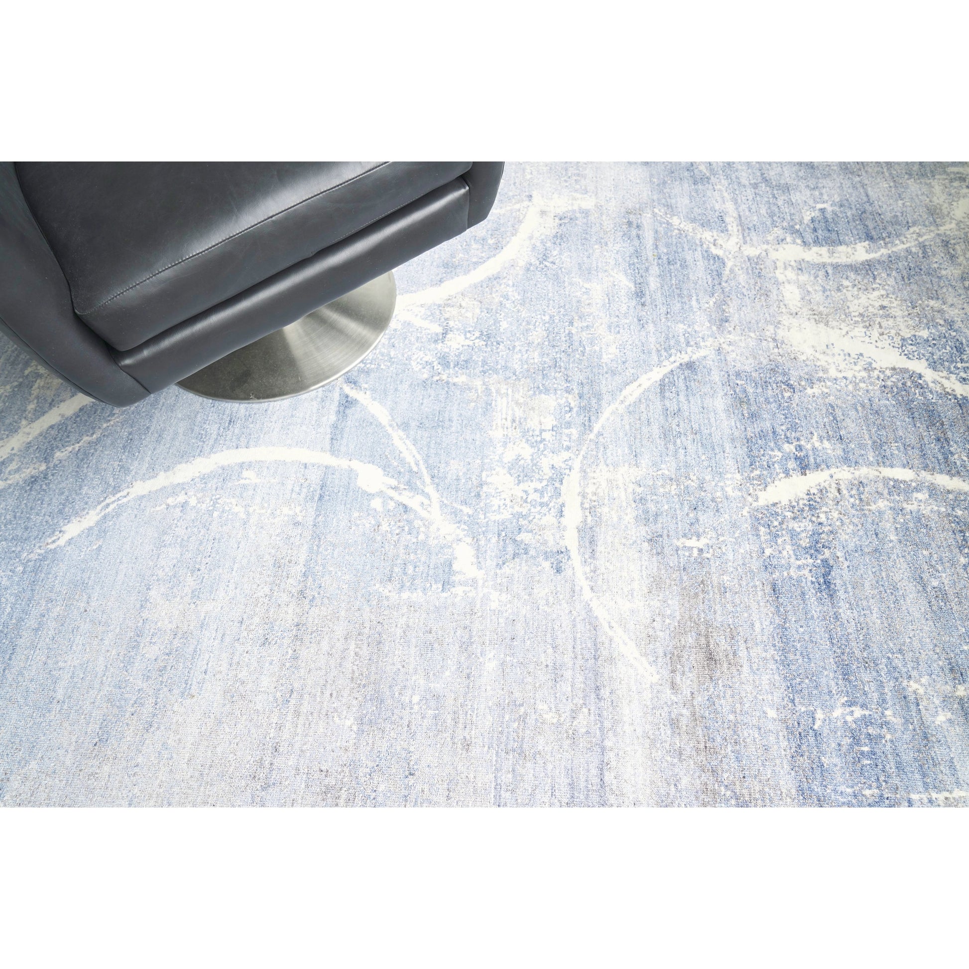Fine Pure Silk 4225 Rug by Exquisite Rugs in blue, gray, ivory. Made from silk in a unique style.