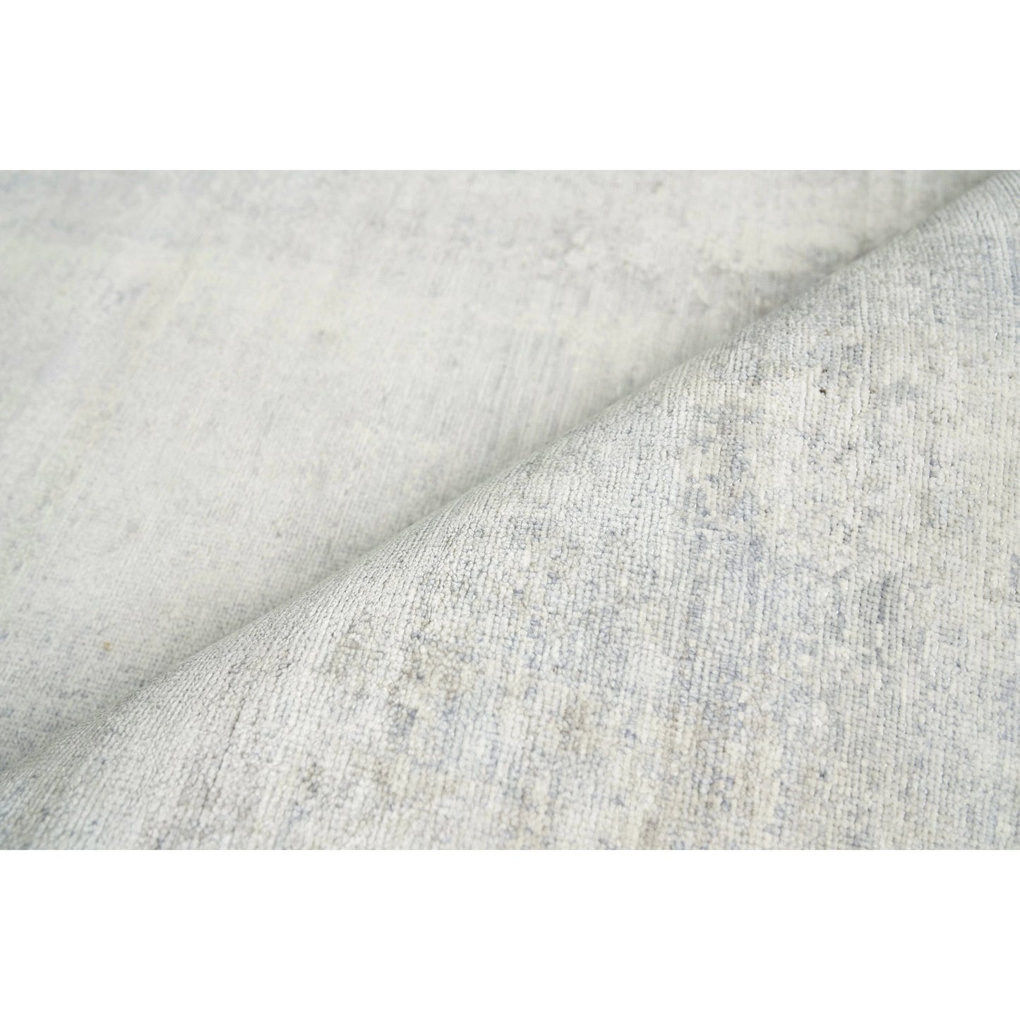 004 SI-1828159,SI-1828160,SI-1828161,SI-1828162,SI-2101251,SI-2293694 | Closeup | Fine Pure Silk Rug II by Exquisite Rugs in silver, ivory. Made from silk in a unique style.