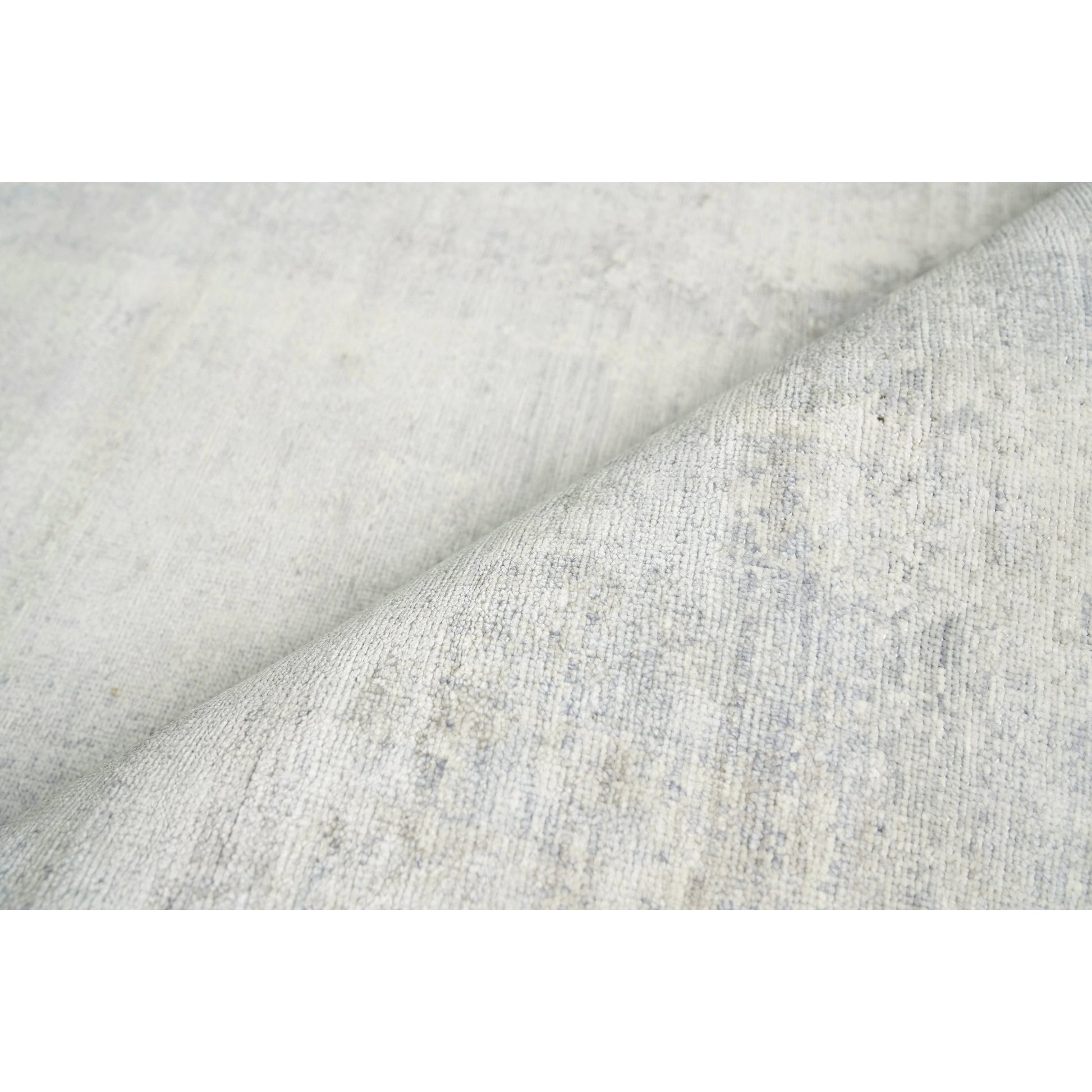 Fine Pure Silk Rug II by Exquisite Rugs in silver, ivory. Made from silk in a unique style.