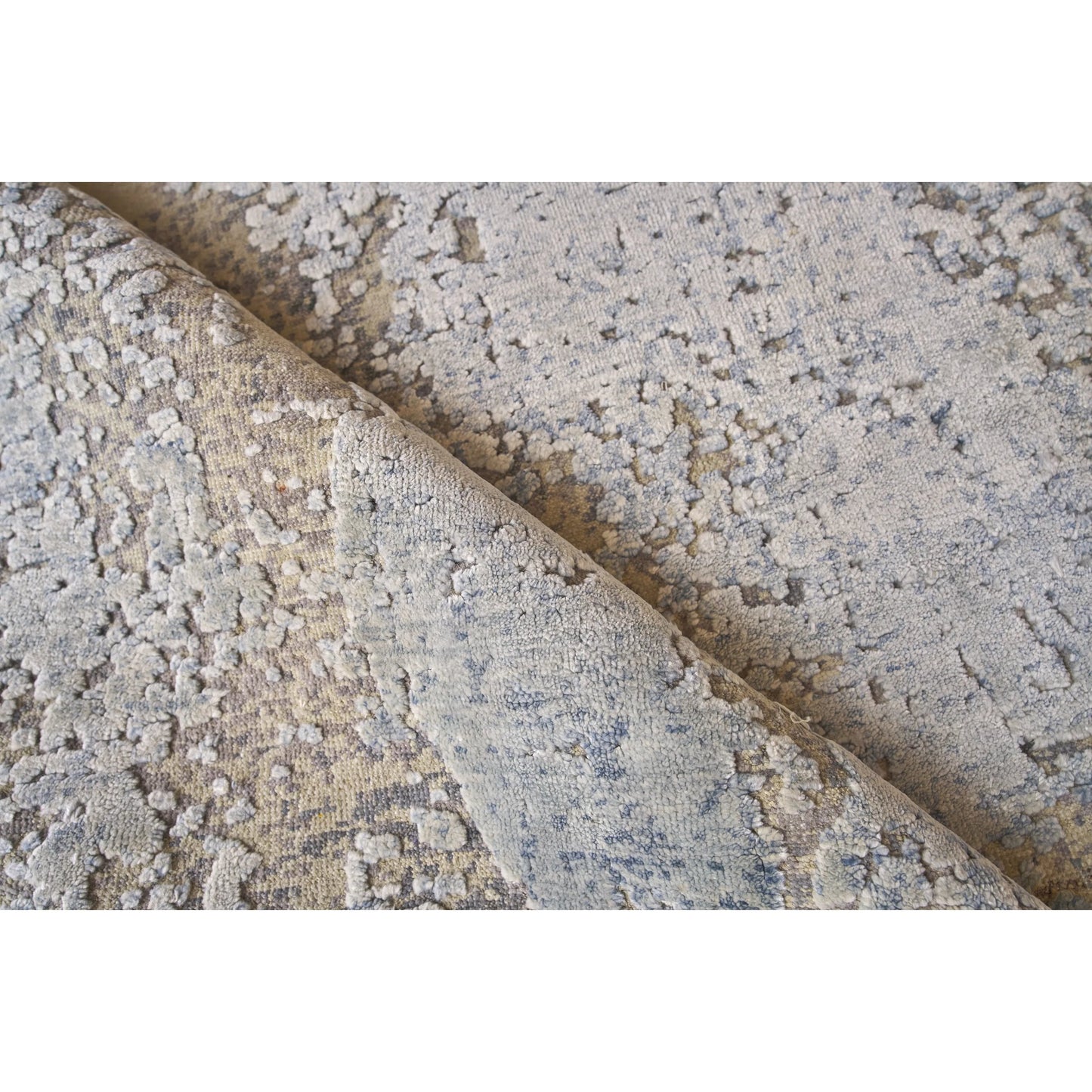 002 SI-2222049,SI-2222050,SI-2293695 | Closeup | Fine Pure Silk Rug V by Exquisite Rugs in gray, beige. Made from silk in a unique style.