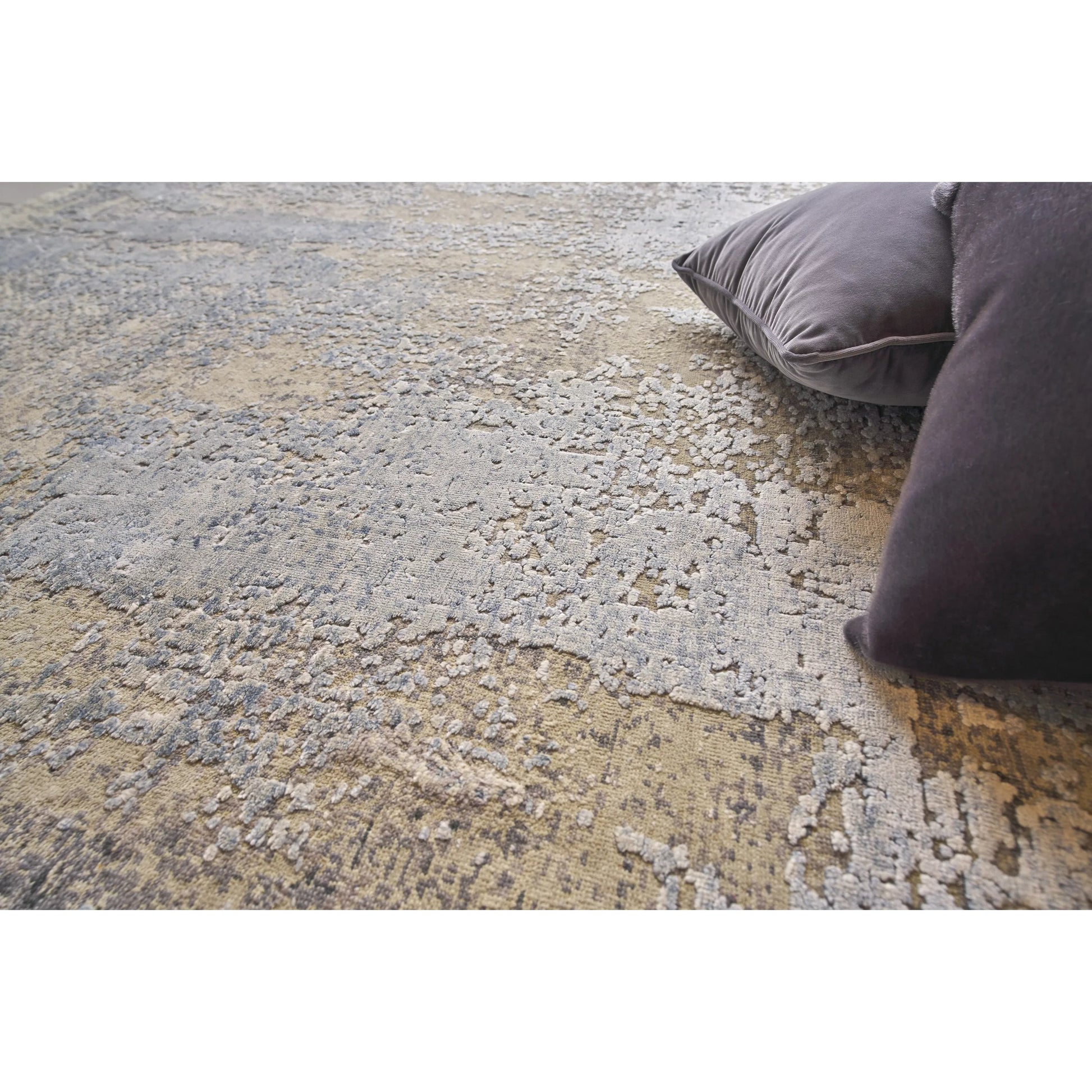 Fine Pure Silk Rug V by Exquisite Rugs in gray, beige. Made from silk in a unique style.