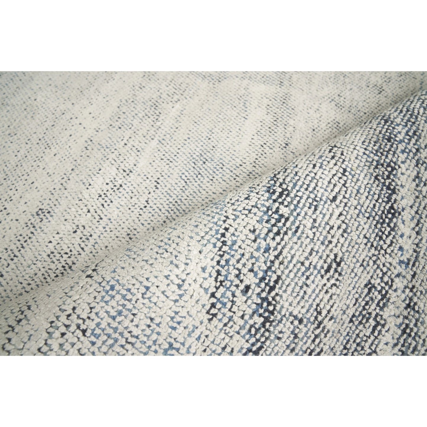 012 SI-2101253,SI-2293697 | Closeup | Fine Pure Silk Rug by Exquisite Rugs in white, blue. Made from silk in a unique style.