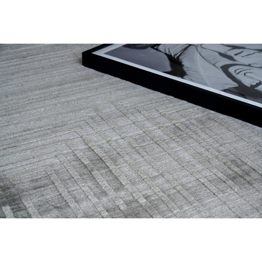 Castelli 4353 Rug by Exquisite Rugs in gray. Made from bamboo silk, wool in a unique style.