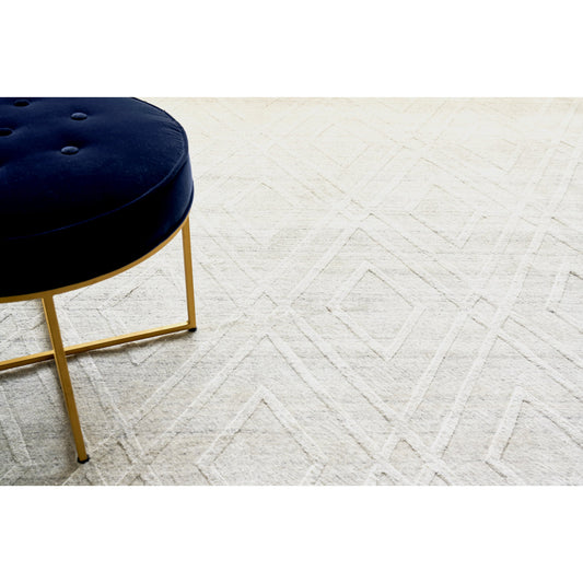 Castelli 4357 Rug by Exquisite Rugs in ivory. Made from bamboo silk, cotton in a unique style.