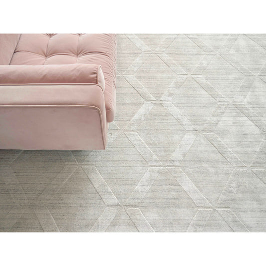 Castelli 4360 Rug by Exquisite Rugs in ivory. Made from bamboo silk, wool in a unique style.