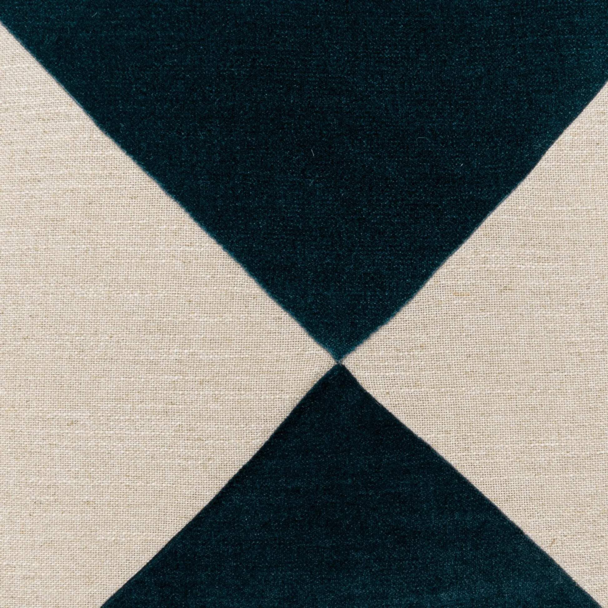 Deveraux Diamond Pillow by DV Kap Home. Made from 100% polyester, 44% viscose, 35% polyester, 21% linen in a unique style.