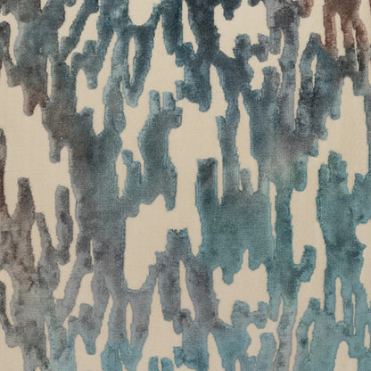 Jervis Pillow by DV Kap Home. Made from 59% viscose, 41% polyester in a unique style.