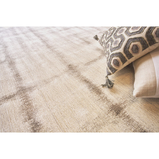 Chroma 4522 Rug by Exquisite Rugs in ivory/silver. Made from ivory in a unique style.
