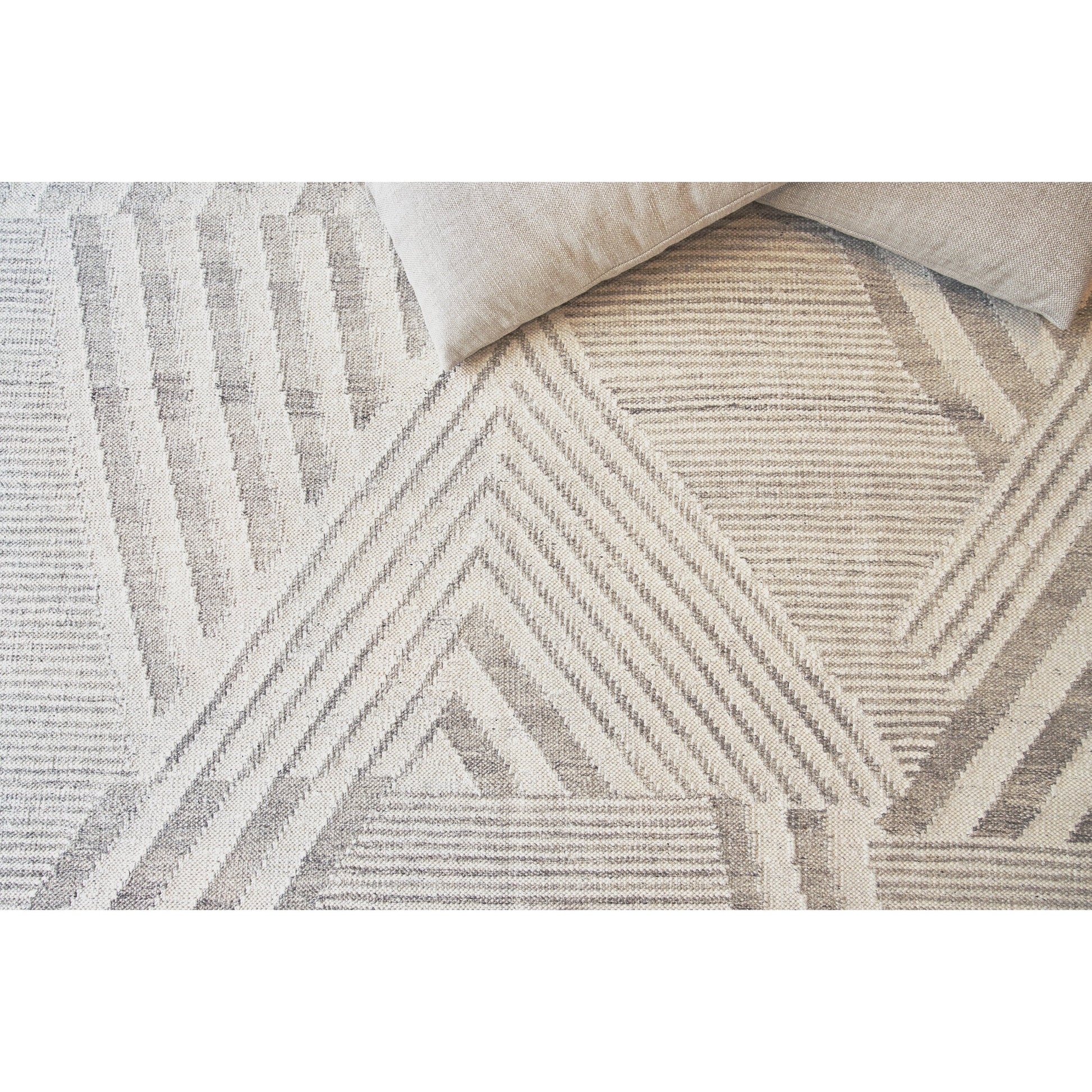 Scandinavian 4588 Rug by Exquisite Rugs in gray, ivory. Made from new zealand wool in a unique style.