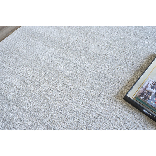 Plush 4640 Rug by Exquisite Rugs in chrome. Made from bamboo silk and mohair wool in a unique style.