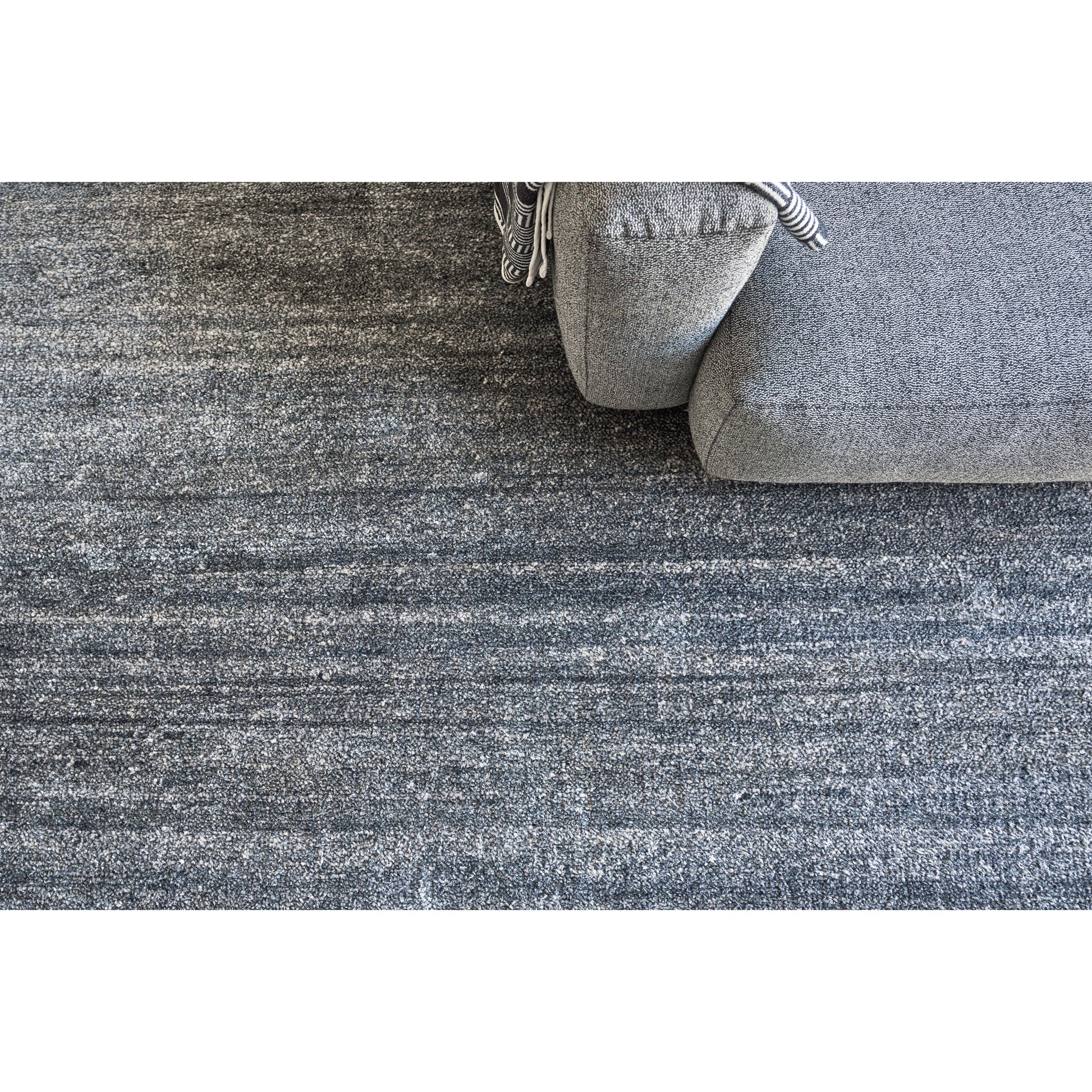 Plush 4663 Rug by Exquisite Rugs in charcoal. Made from bamboo silk, wool in a unique style.