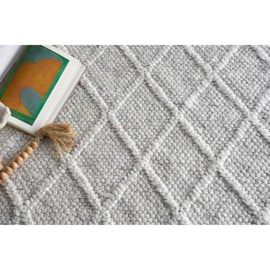 Brentwood 4704 Rug by Exquisite Rugs in ivory. Made from wool, viscose in a unique style.
