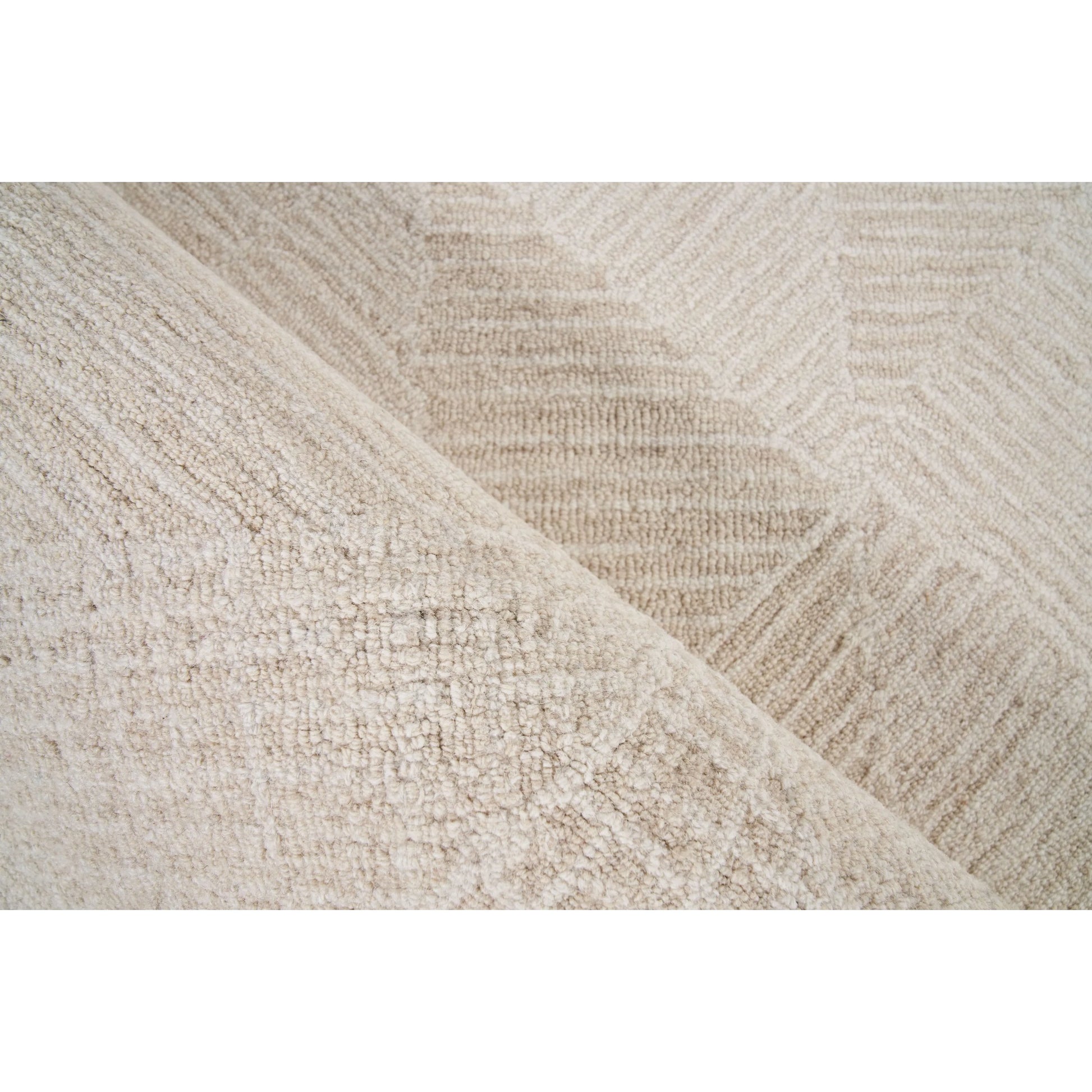 Caprice 4758 Rug by Exquisite Rugs in beige, ivory. Made from new zealand wool in a unique style.