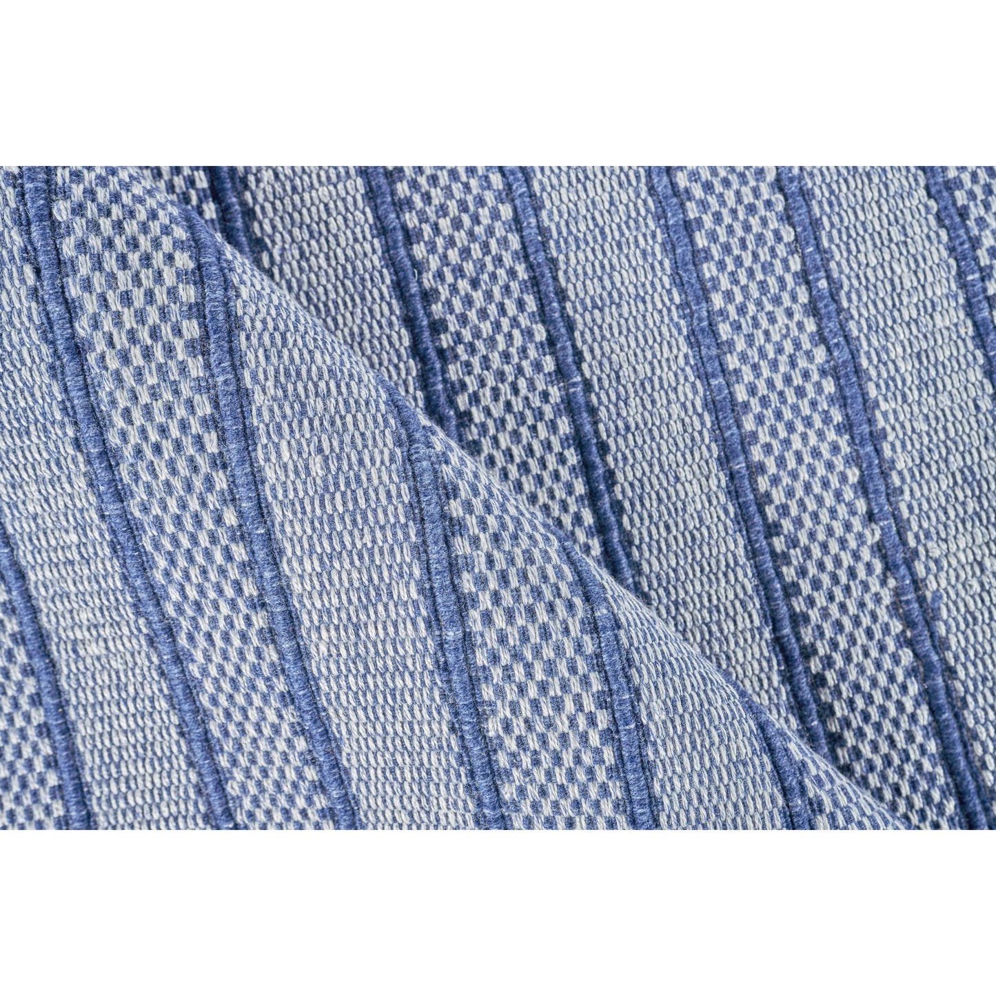 032 SI-2222167 | Closeup | Nova Rug by Exquisite Rugs. Made from pet yarn in a unique style.