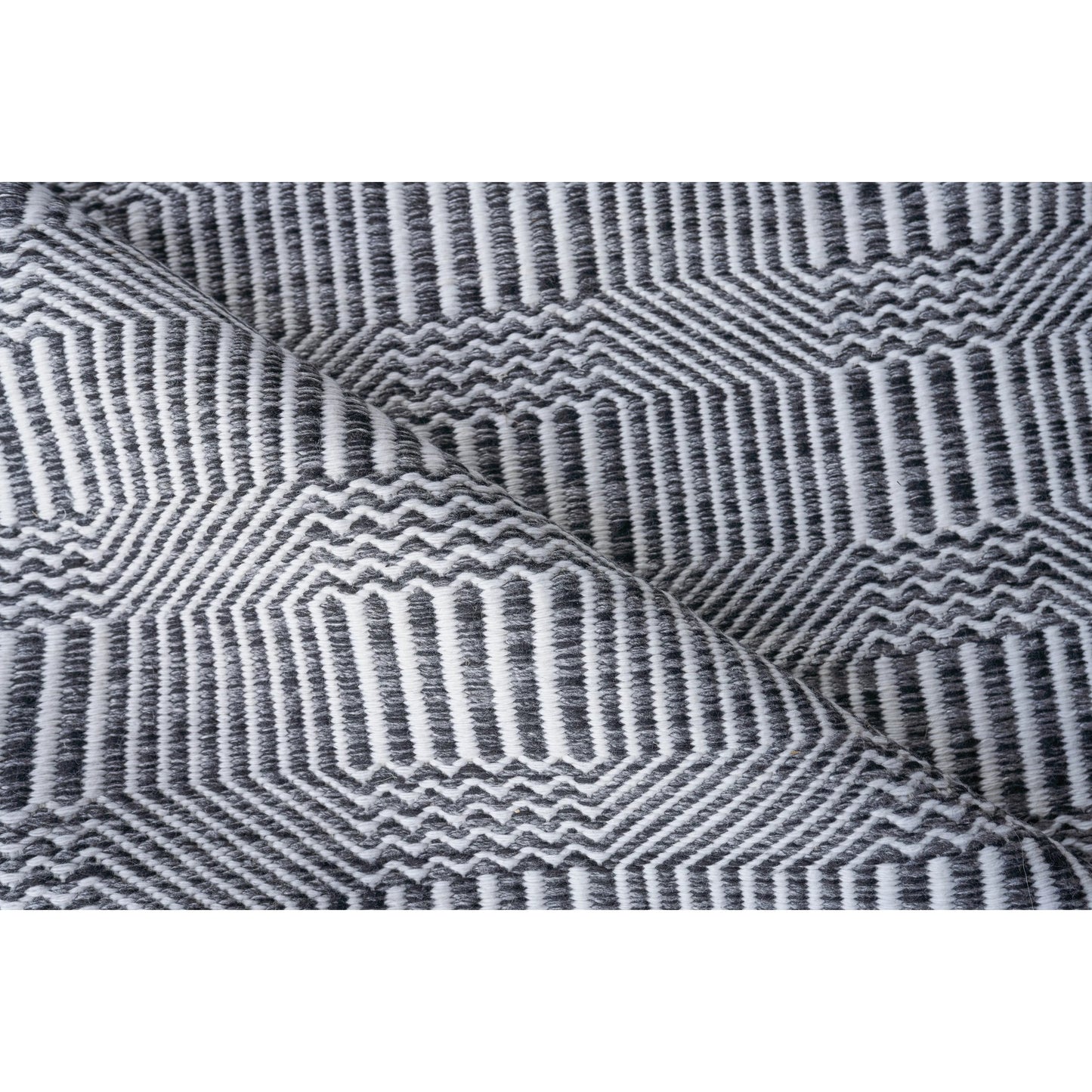 055 SI-2384298 | Closeup | Naples Rug by Exquisite Rugs. Made from pet yarn in a unique style.