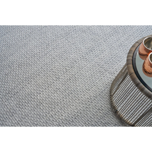 Gamma 4885 Rug by Exquisite Rugs in silver. Made from pet yarn in a unique style.