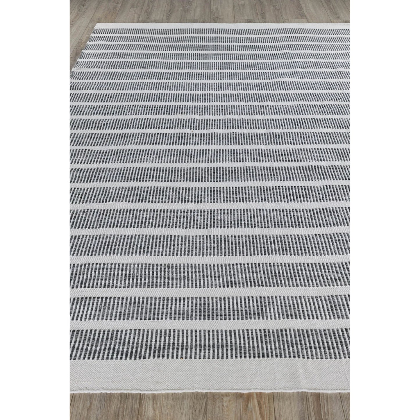 104 SI-2384306 | Closeup | Boca Rug by Exquisite Rugs. Made from pet yarn in a unique style.