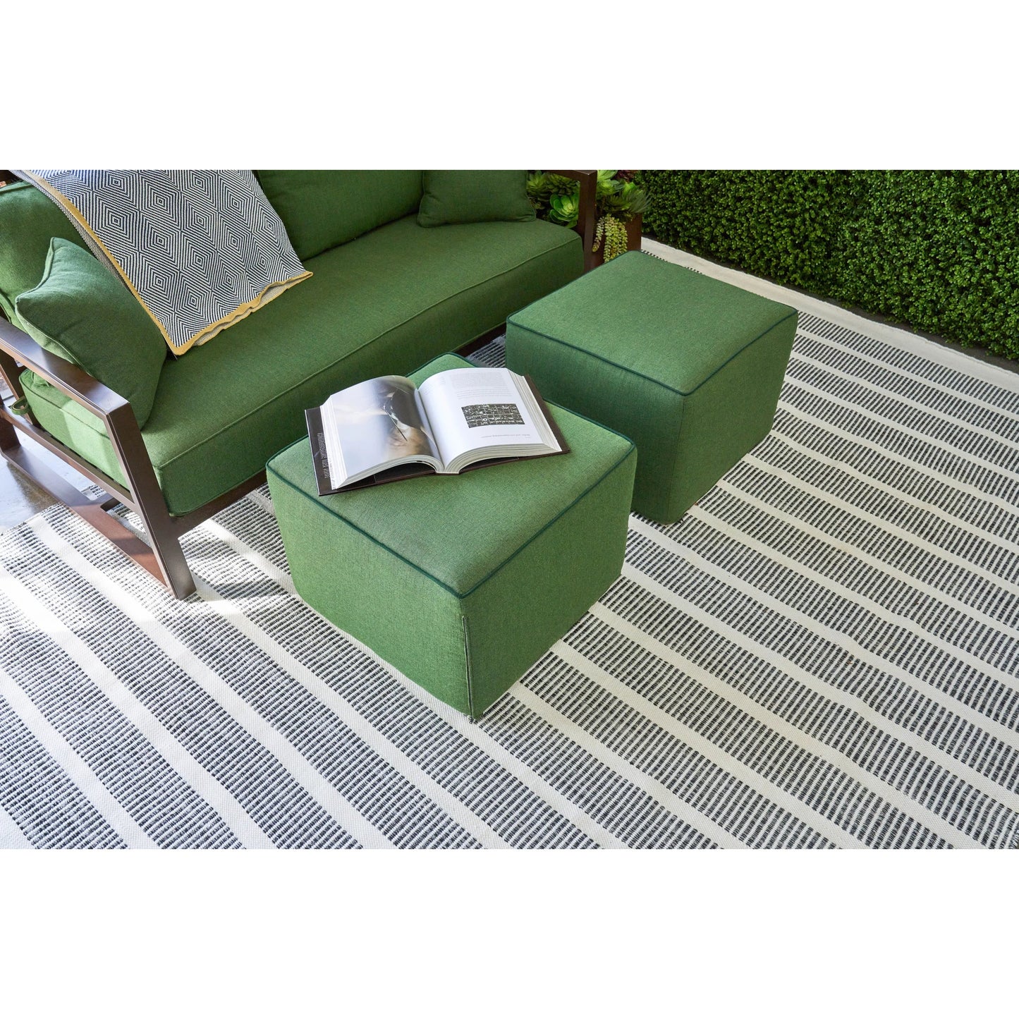 106 SI-2384306 | Lifestyle | Boca Rug by Exquisite Rugs. Made from pet yarn in a unique style.