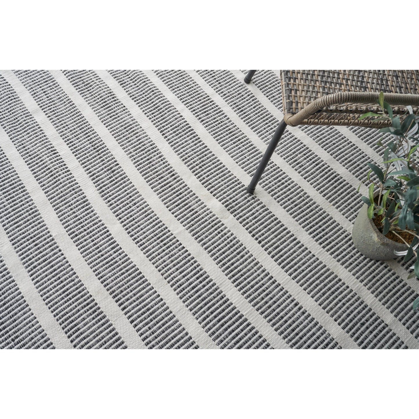 111 SI-2384306 | Lifestyle | Boca Rug by Exquisite Rugs. Made from pet yarn in a unique style.