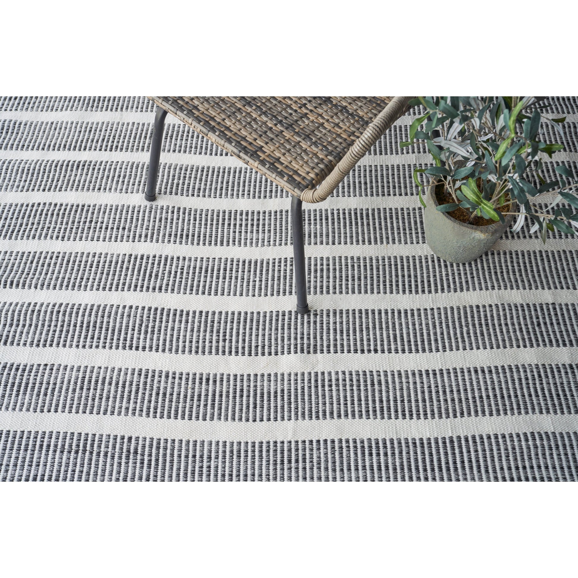 Boca Rug by Exquisite Rugs. Made from pet yarn in a unique style.