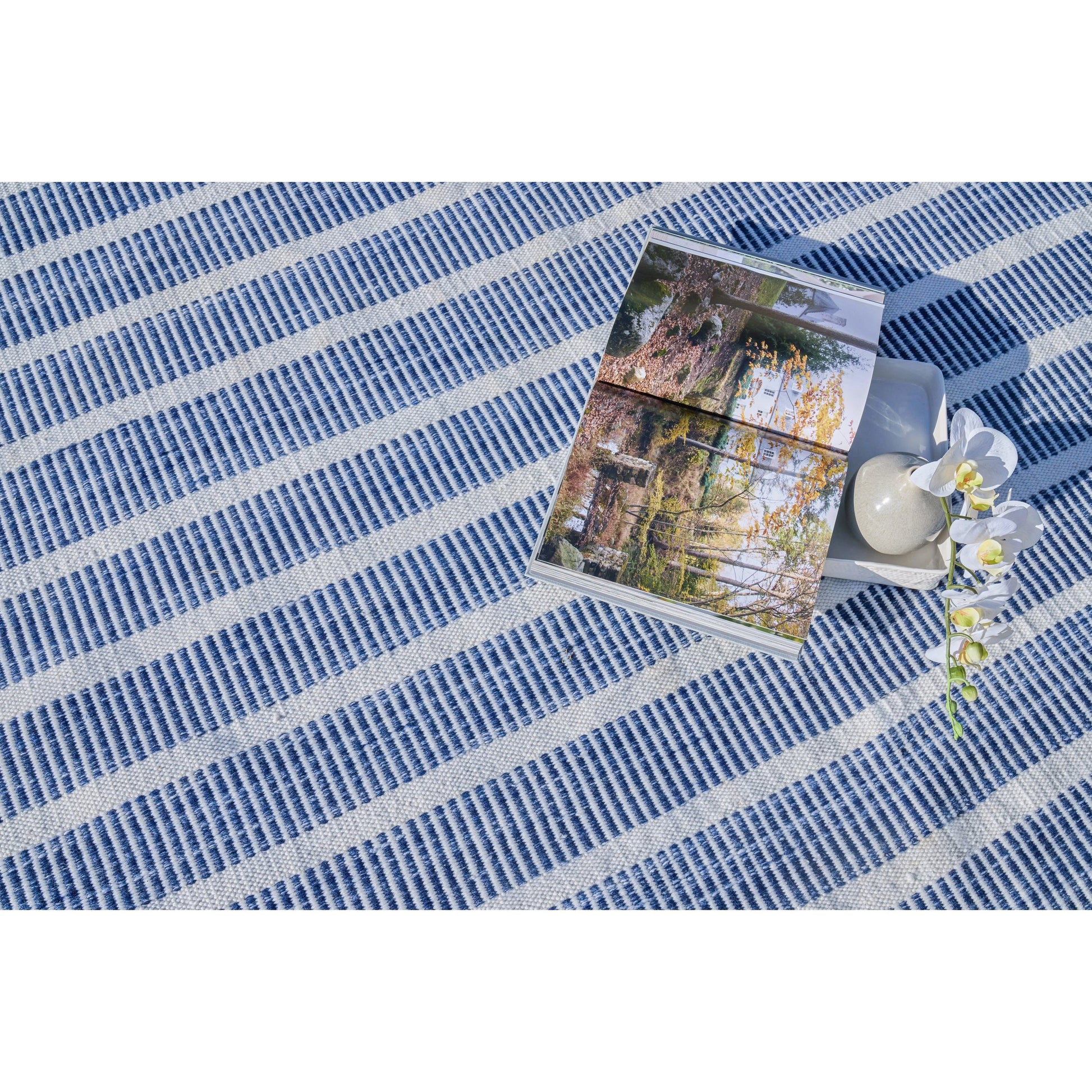 Boca 4890 Rug by Exquisite Rugs in ivory, blue. Made from pet yarn in a unique style.