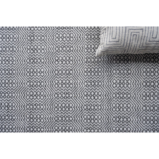 Echo 4892 Rug by Exquisite Rugs in ivory, gray. Made from p.e.t. yarn in a unique style.