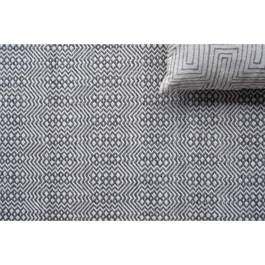 Echo 4892 Rug by Exquisite Rugs in ivory, gray. Made from pet in a unique style.