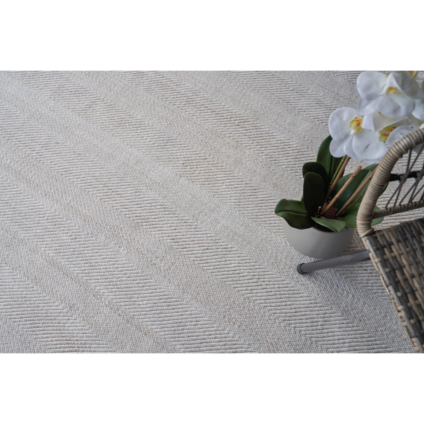 084 SI-2101448 | Lifestyle | Bintan Rug by Exquisite Rugs. Made from pet yarn in a unique style.
