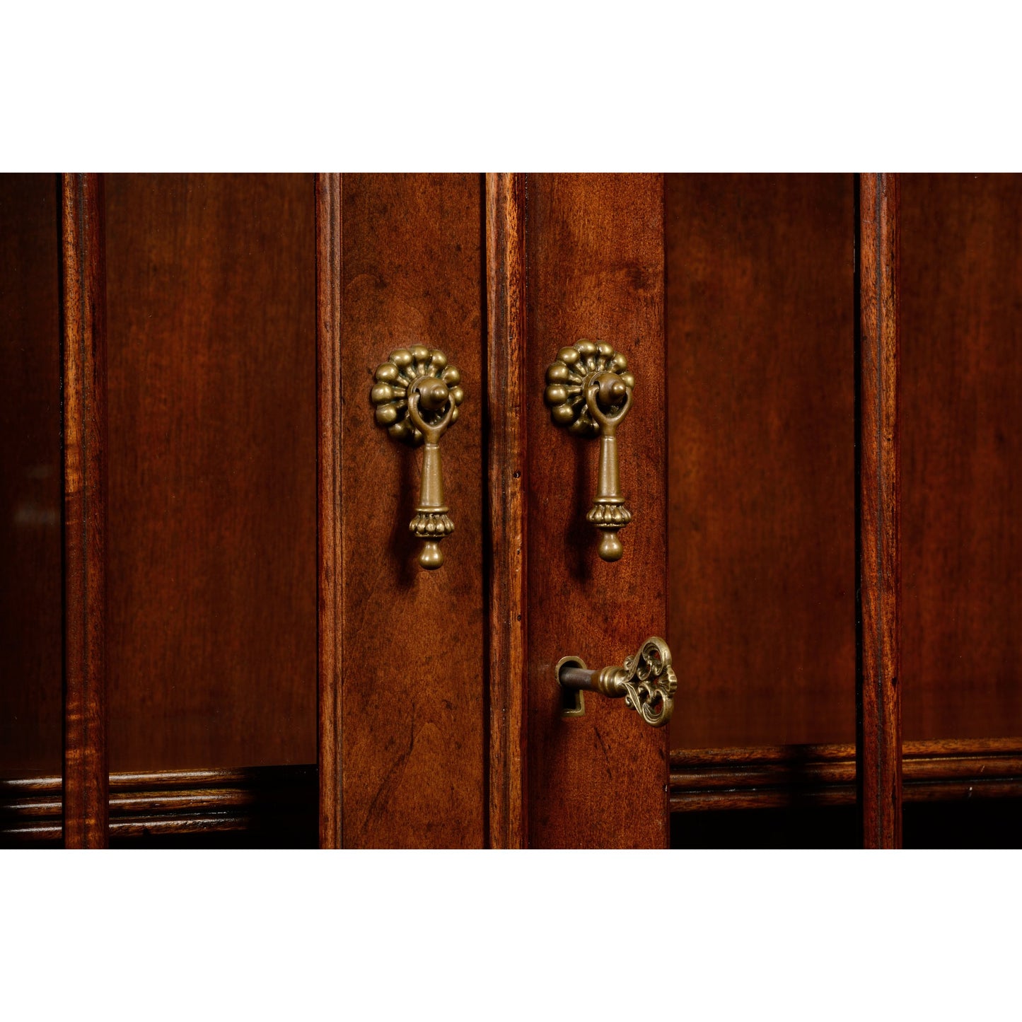 016 SR-846045 | Closeup | Buckingham Georgian Mahogany Secretary by Jonathan Charles. Made from unique in a cottage & farmhouse style.