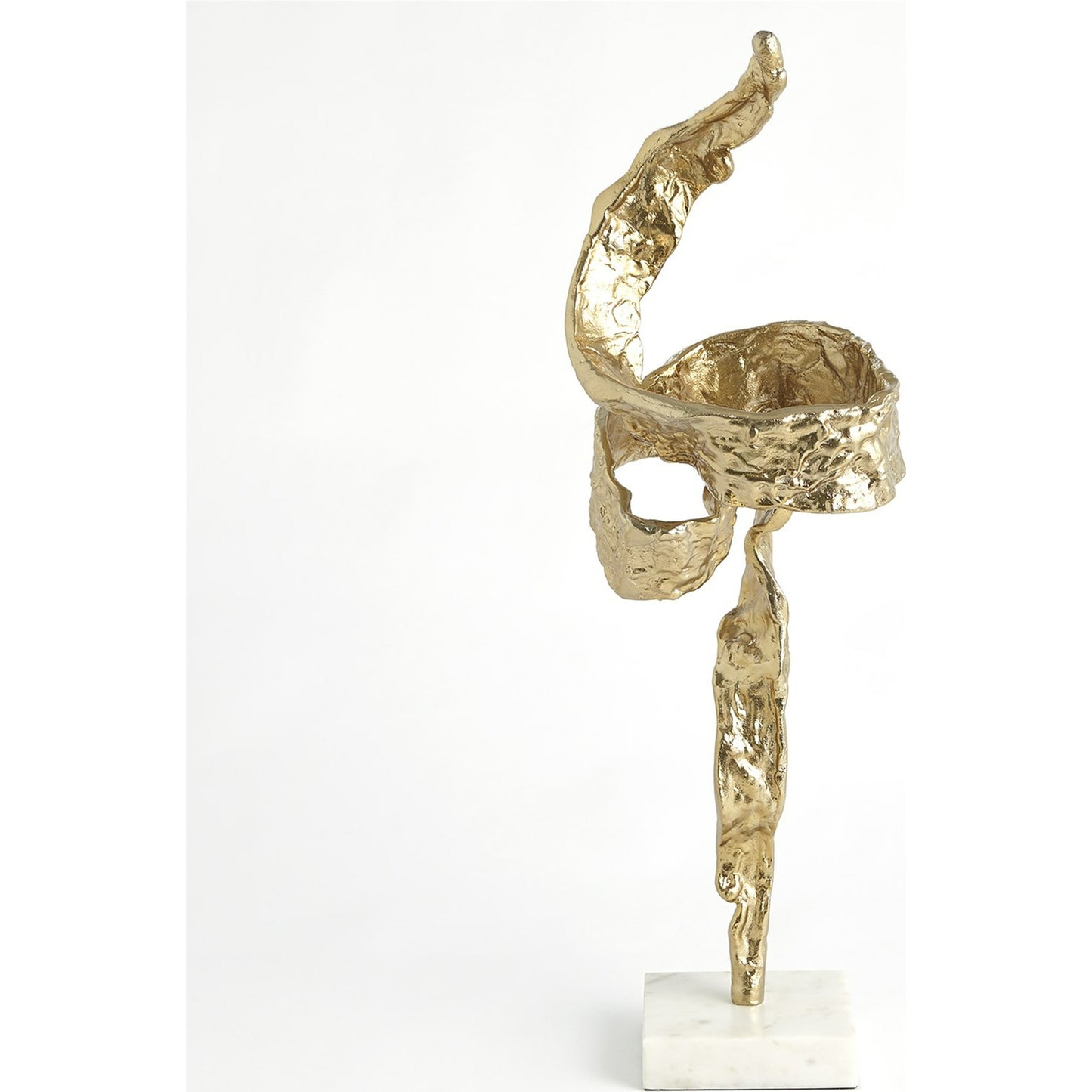 006 SR-940084 | Unknown | Twist Sculpture by Global Views. Made from unique in a transitional style.