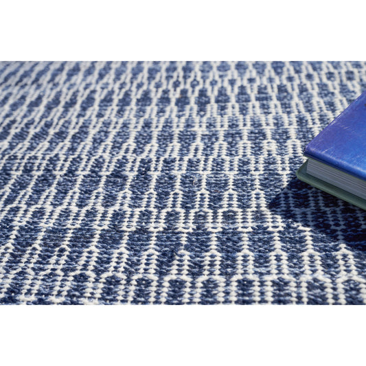 Florence 4962 Rug by Exquisite Rugs in navy. Made from p.e.t. yarn in a unique style.